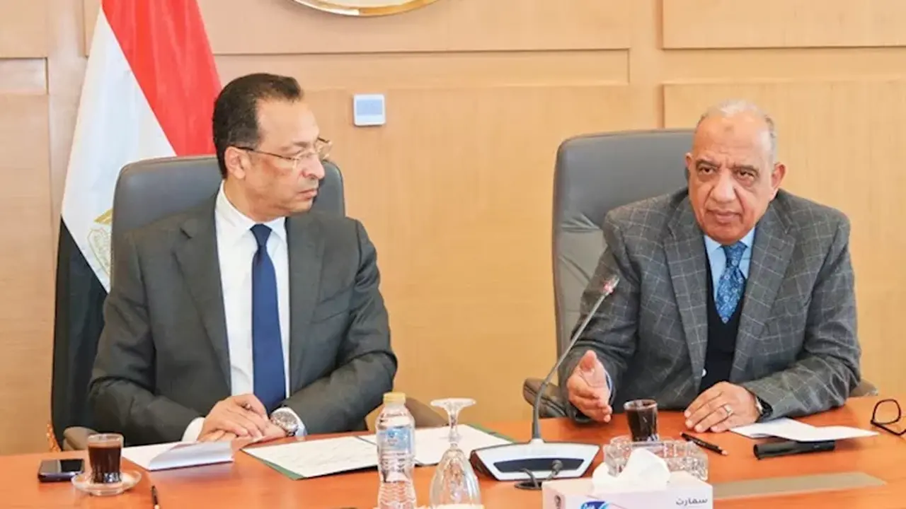 وزيرا الكهرباء والاتصالات يبحثان آليات تطوير وجذب استثمارات جديدة في هذه الصناعة